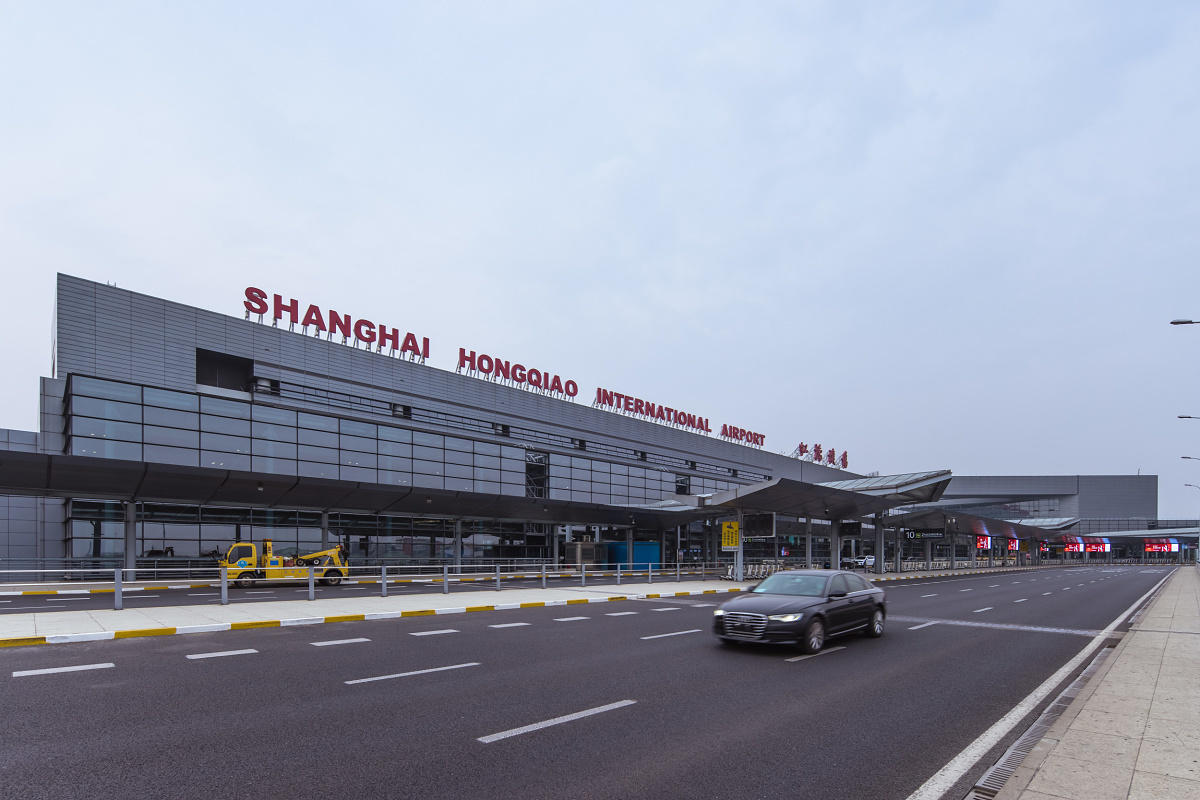 Shanghai Hongqiao International Airport terminal featuring ERCO human centric lighting.