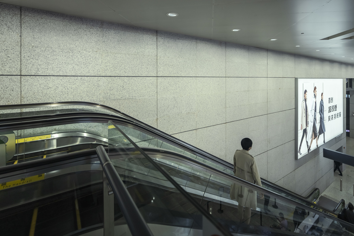 Shanghai Airport escalator with ERCO lighting, creating a welcoming atmosphere.