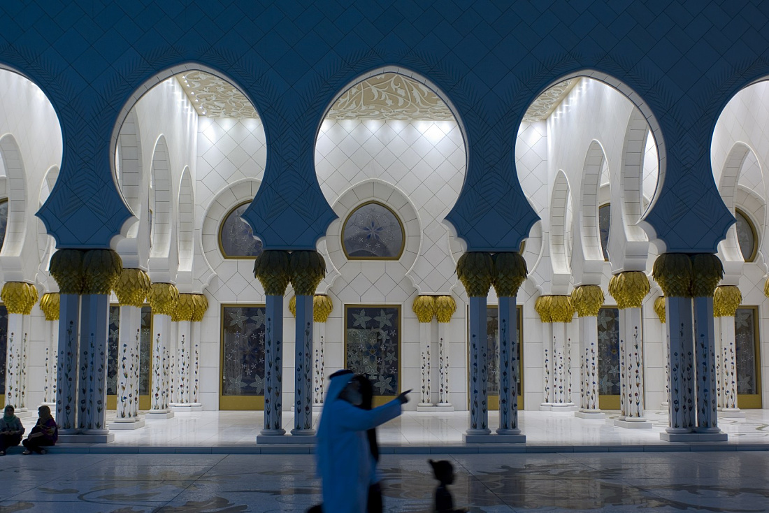 Interior of Sheikh Zayed Mosque in Abu Dhabi featuring ERCO lighting.