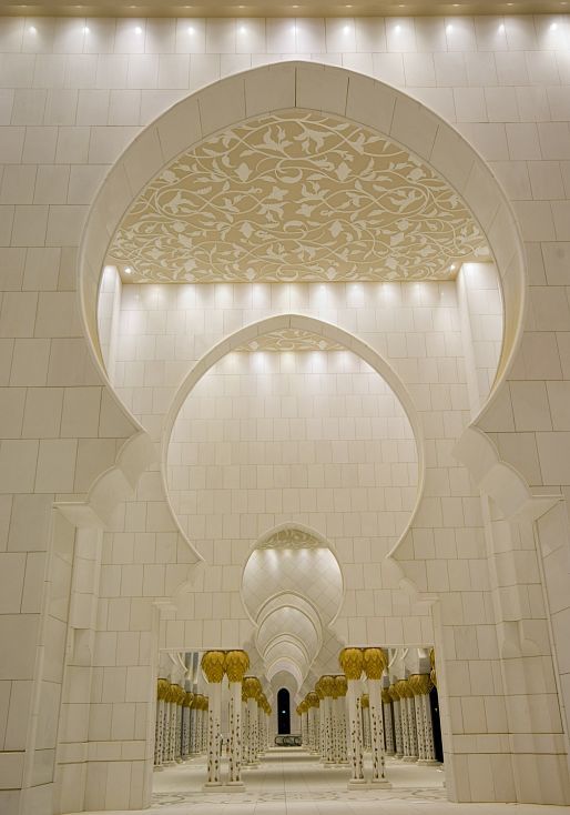 Sheikh Zayed Mosque in Abu Dhabi: Illuminated arches and columns create a sublime atmosphere.