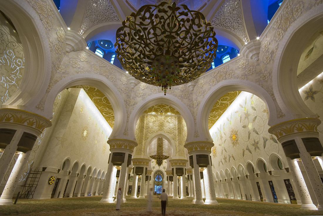 Interior of Sheikh Zayed Mosque featuring decorative ERCO lighting.