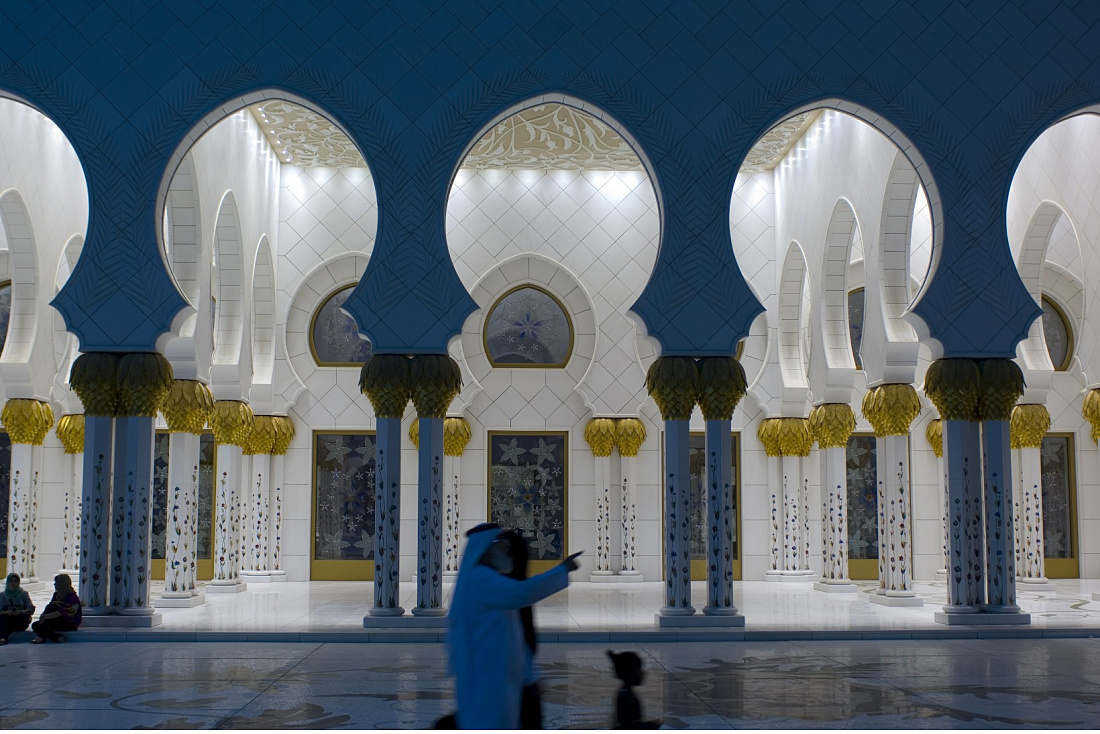 Interior of Sheikh Zayed Mosque in Abu Dhabi featuring ERCO lighting.