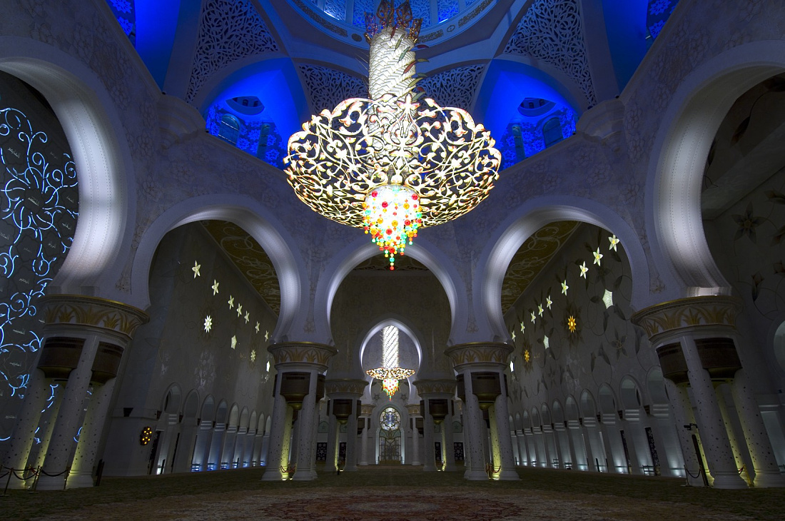 Sheikh Zayed Mosque interior featuring decorative chandelier and ERCO lighting.