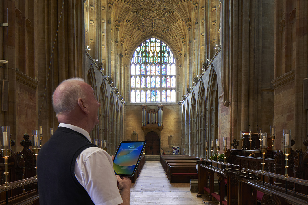 ERCO LED lighting in Sherborne Abbey: Flexible light control for events and worship, viewed on a tablet.