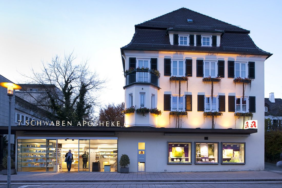 Sieben Schwaben Pharmacy illuminated with ERCO DALI lighting, providing efficient vertical illuminance and color effects.