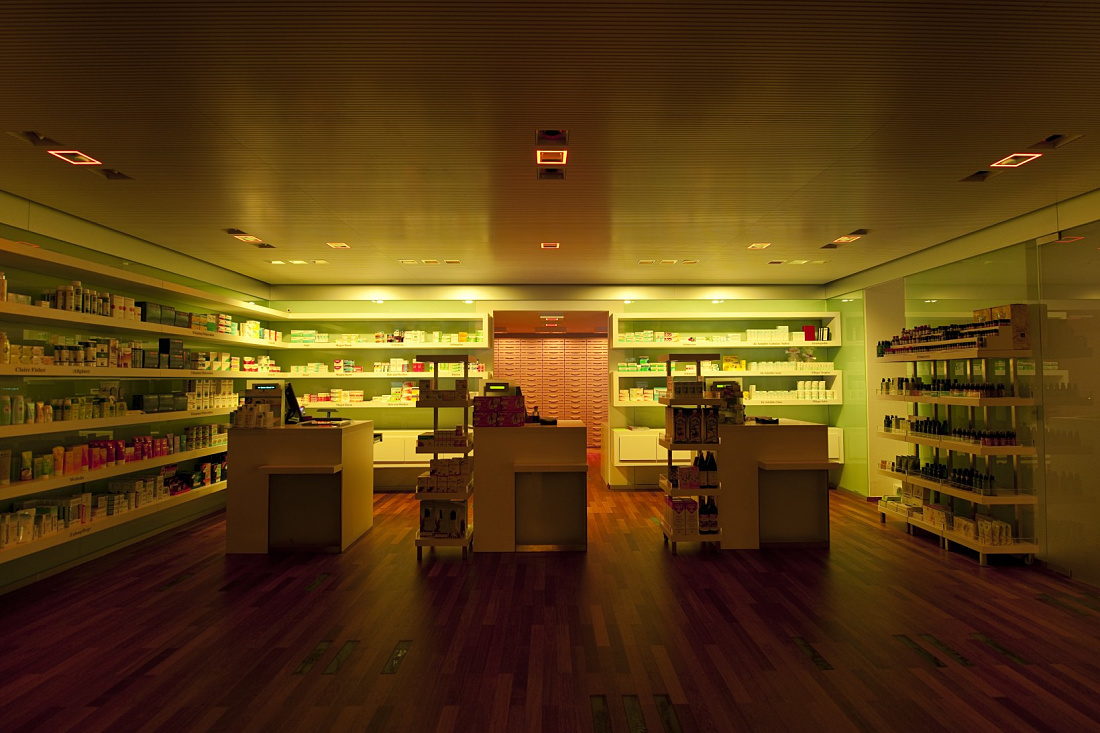 Interior of Sieben Schwaben Pharmacy featuring ERCO Quintessence lighting for visual comfort.