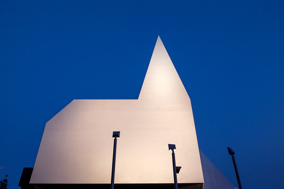 Siegerland Motorway Church, Wilnsdorf, featuring ERCO lighting for a welcoming atmosphere.