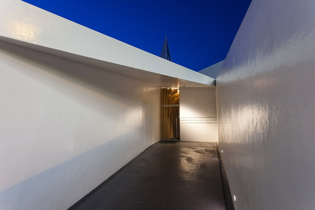 Interior of Siegerland Motorway Church featuring Optec spotlights for a warm ambiance.