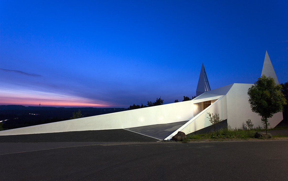 Siegerland Motorway Church, Wilnsdorf, at dusk, a place of contemplation with ERCO lighting.