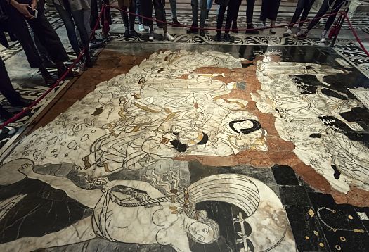 Detail of the Siena Cathedral marble floor, illuminated by ERCO spotlights for a contemplative atmosphere.