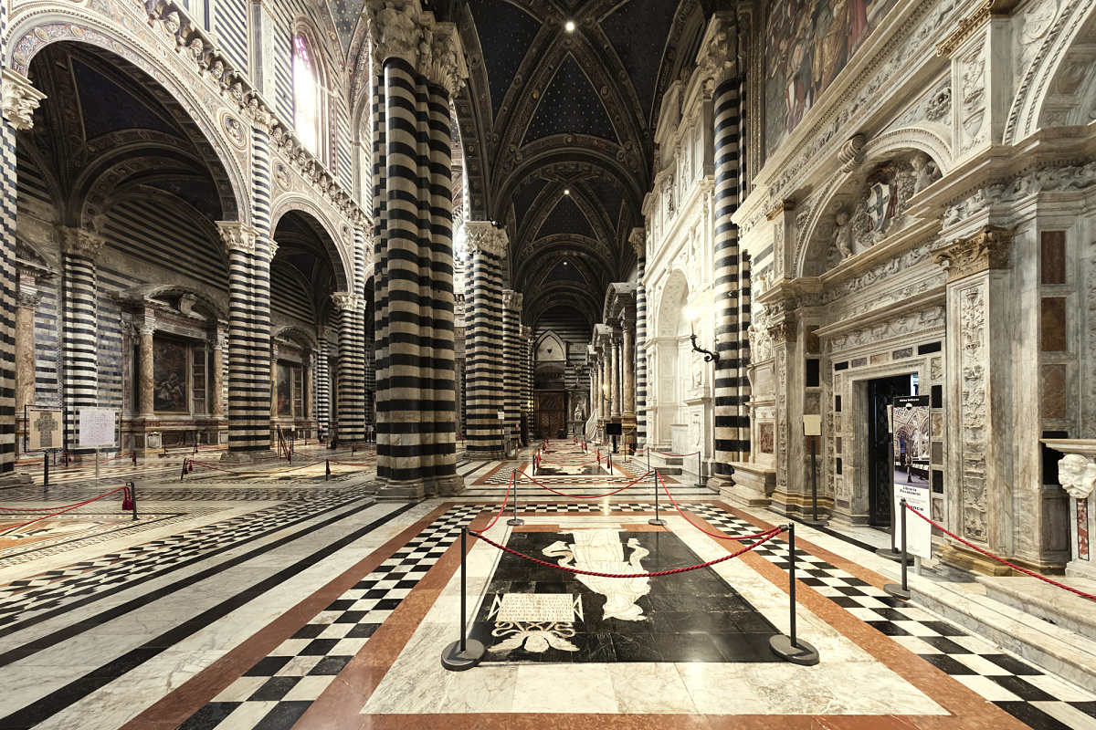 Siena Cathedral interior featuring marble floor illuminated by ERCO Stella spotlights with Casambi Bluetooth control.