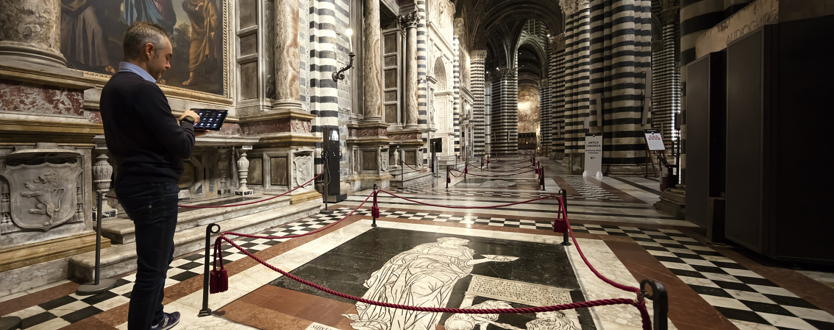 ERCO Stella spotlights illuminate Siena Cathedral's marble floor, controlled via Casambi Bluetooth.