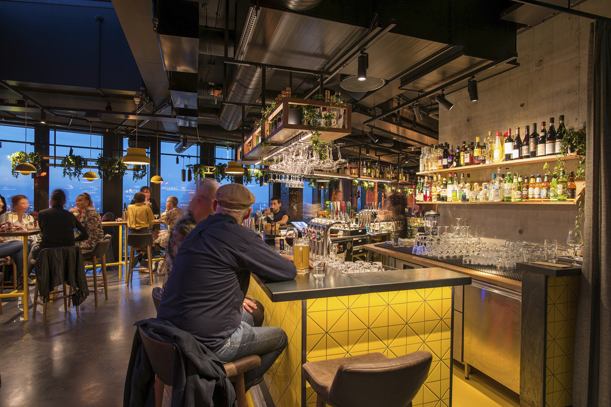 ERCO spotlights illuminate the Sjöstaden Skybar in Stockholm, highlighting accent and general lighting.