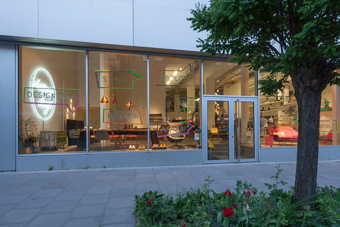 Sleeping Dogs store facade featuring ERCO LED lighting for furniture and home accessories.