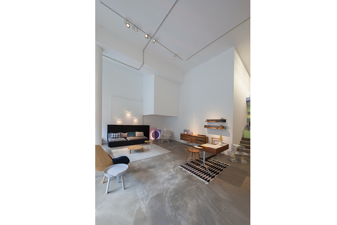 Sleeping Dogs store interior featuring ERCO Optec LED spotlights for accent lighting.