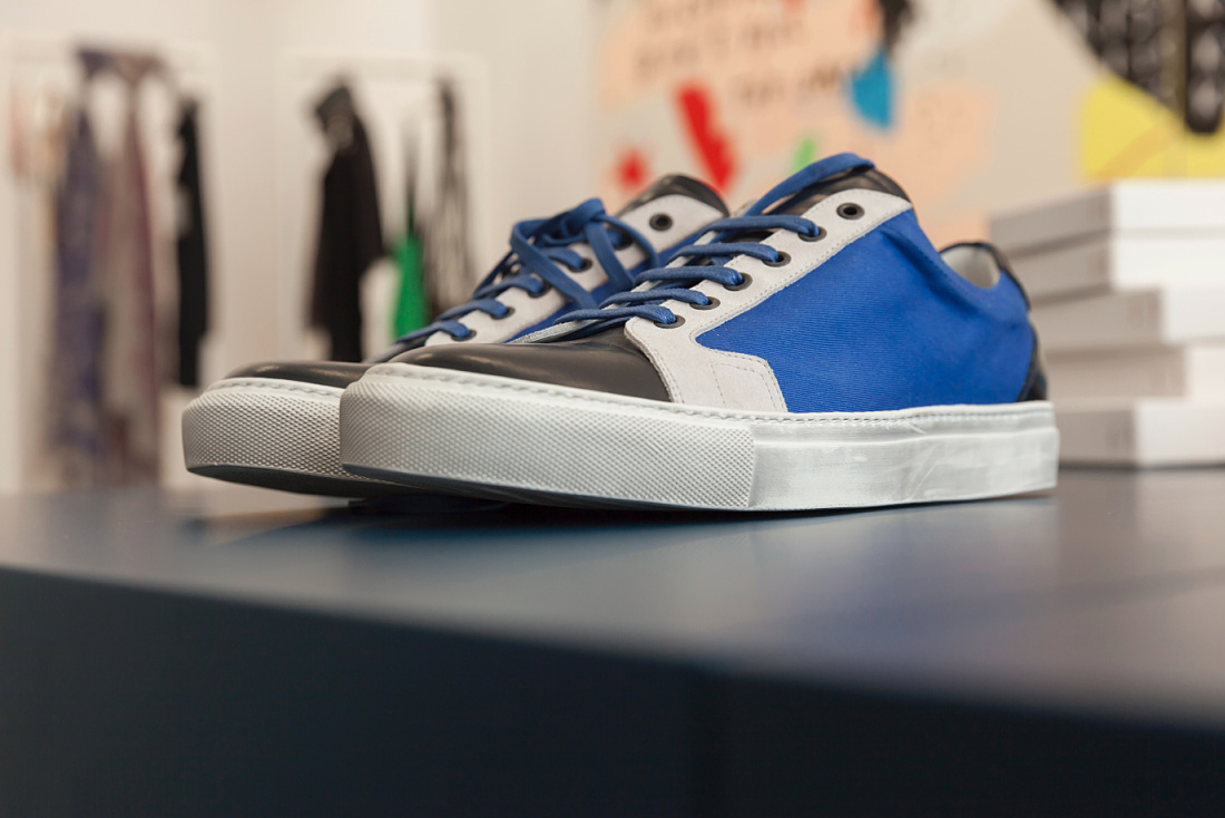 Blue sneakers in Sleeping Dogs store, highlighted by ERCO LED spotlights.
