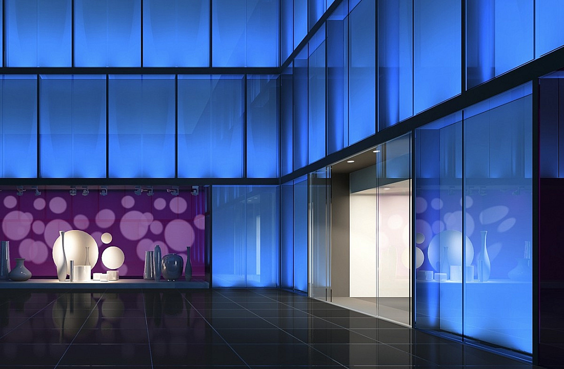 Dynamic ERCO lighting design for a retail shop window, featuring colored accents and variable light projections.
