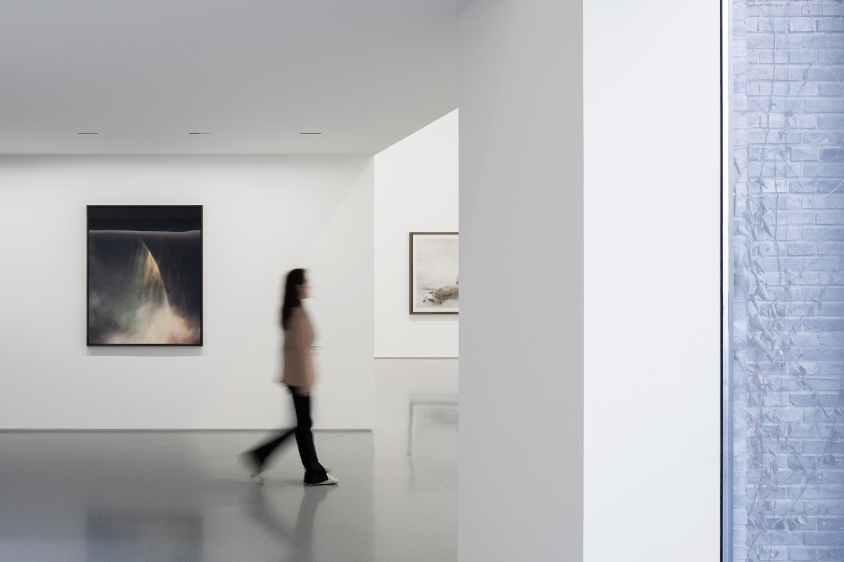 ERCO LED lighting in Space Z, Beijing, showcasing art with Stella spotlights for accent lighting.
