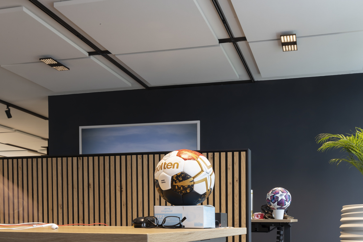 Sportfive office in Hamburg featuring ERCO Jilly downlights for flexible workplace lighting.