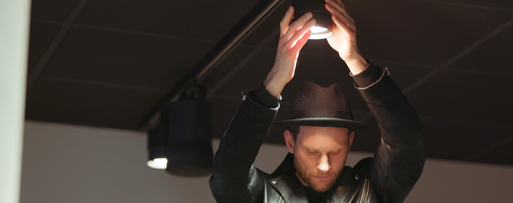 Joaquim de Abreu adjusts an ERCO LED spotlight to create dynamic lighting accents.