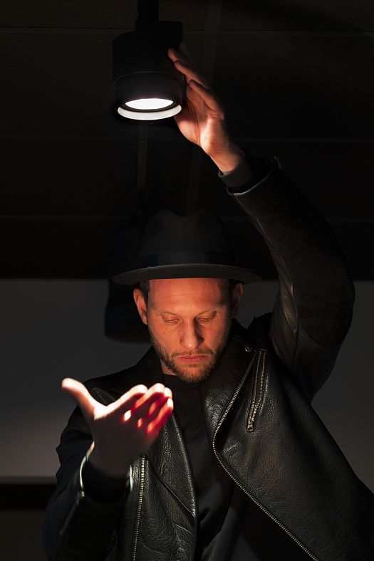 Joaquim de Abreu emphasizes light design with an ERCO LED spotlight.