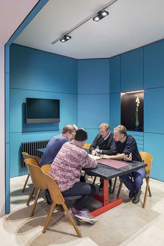 ERCO Pollux spotlights illuminate a Frankfurt design team in a colorful showroom.