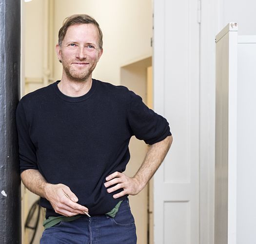 Portrait of Oskar Melzer, designer from the Frankfurt Spot-on design team.