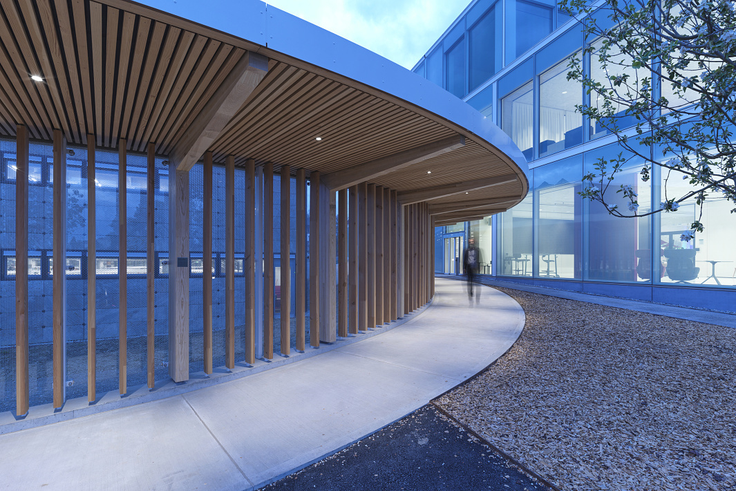 ERCO LED downlights in the SQUARE Learning Center, University of St. Gallen, providing quality light.