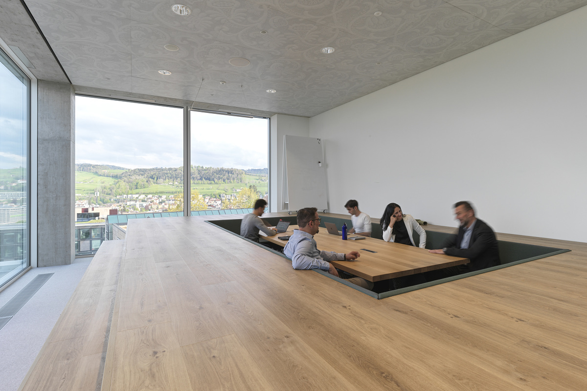 ERCO LED lighting in the University of St. Gallen's Learning Center ensures visual comfort and flexibility.