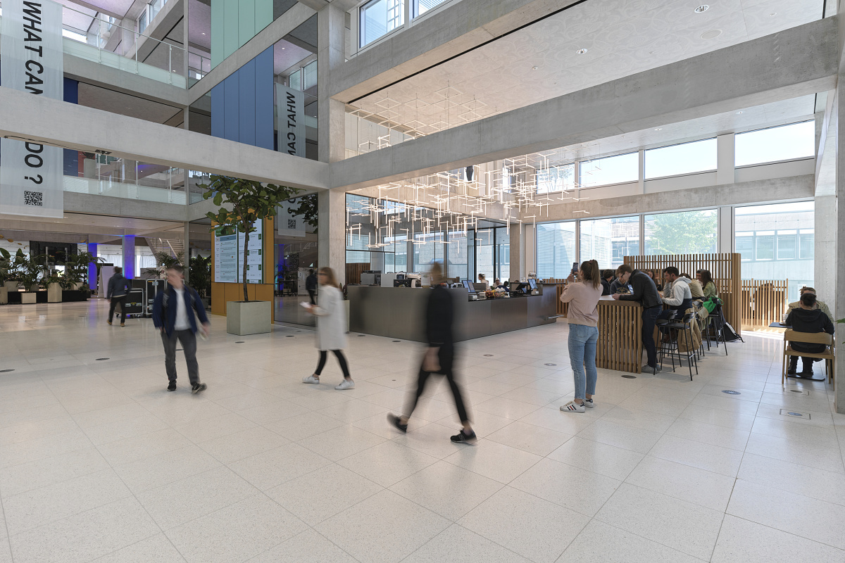 ERCO LED lighting in the University of St. Gallen's Learning Center ensures visual comfort and flexibility.