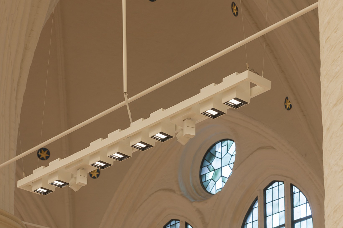 ERCO Light Board spotlights illuminate St. Catharines Church in Hamburg.