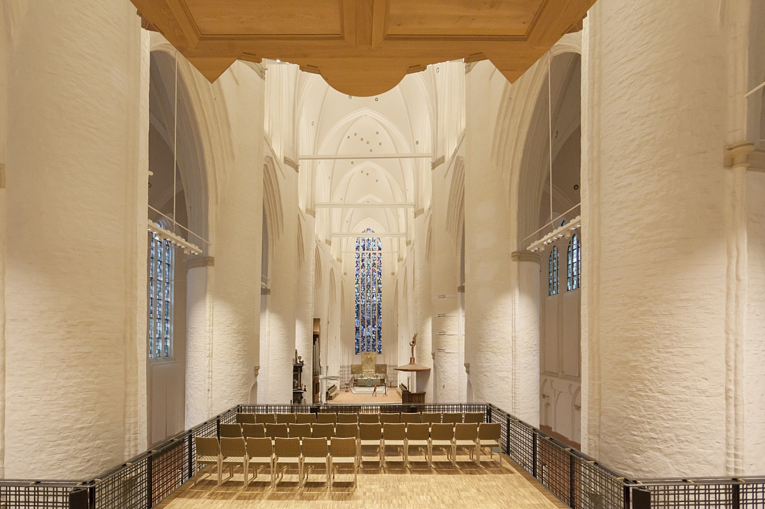 Interior of St. Catherines Church in Hamburg, illuminated by ERCO LEDs.