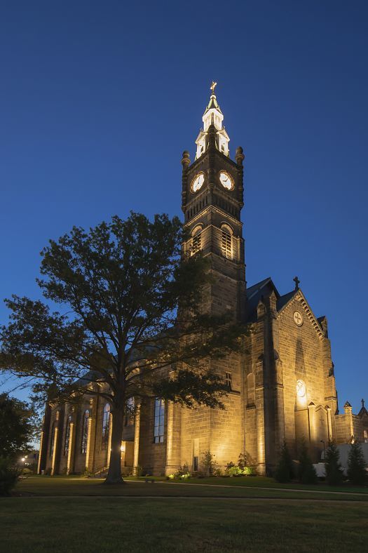St. Joseph Church in Indiana, illuminated with ERCO LED spotlights for energy-efficient outdoor lighting.