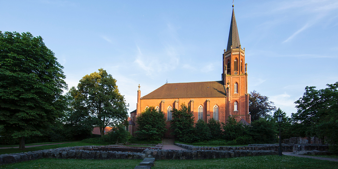 St Mary and Bartholomew Church in Harsefeld, illuminated by ERCO LEDs.