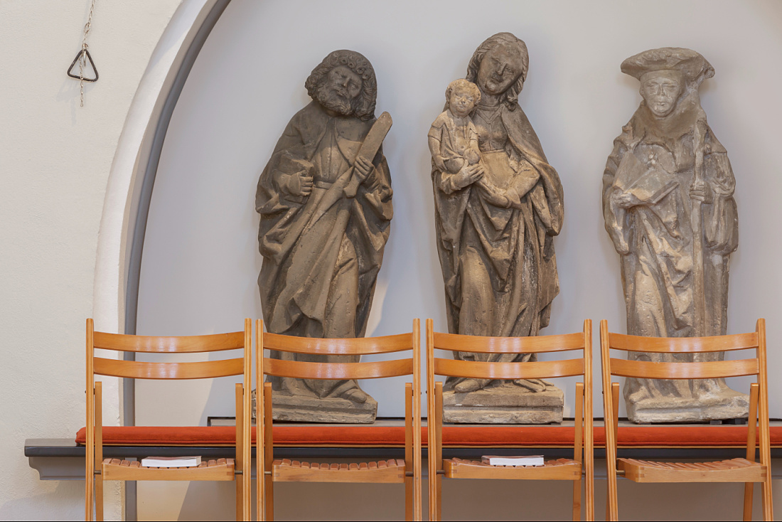Statues in St Mary and Bartholomew Church, Harsefeld, illuminated by ERCO LED spotlights.