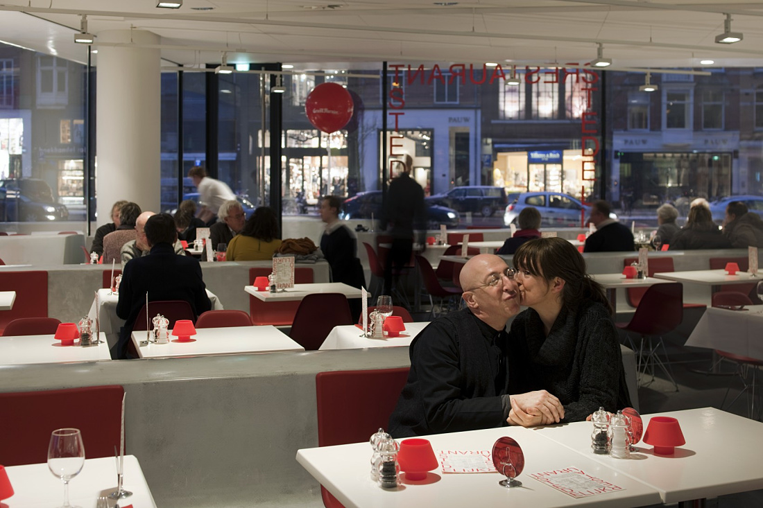 Interior of the Stedelijk Museum illuminated by ERCO LEDs.