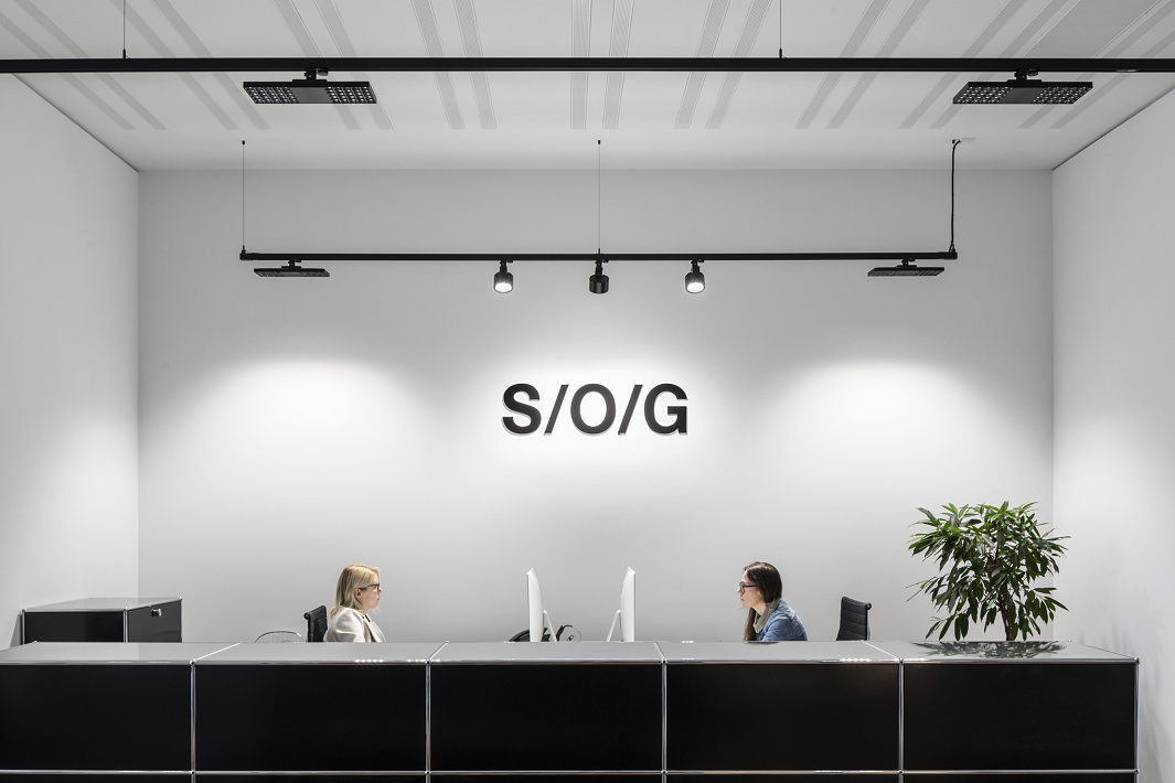 ERCO Jilly downlights providing flexible office lighting at Stiehl/Over/Gehrmann, Osnabrück.