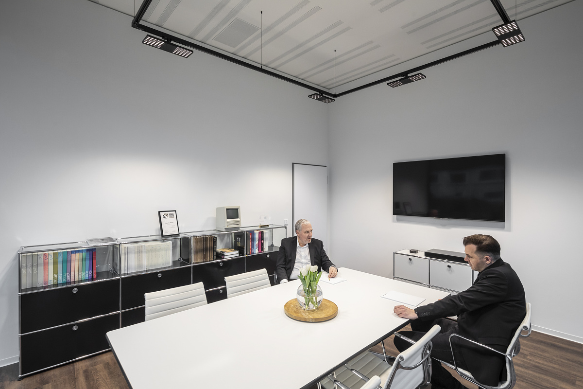 ERCO Jilly downlights on Hi-trac track in a modern office, providing flexible office lighting.