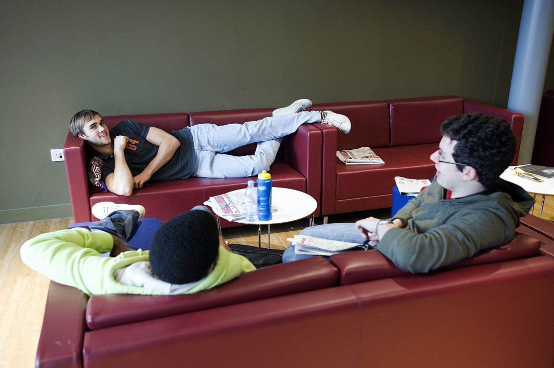 Students relax in the University of Baths Student Union, illuminated by ERCO LED lighting.