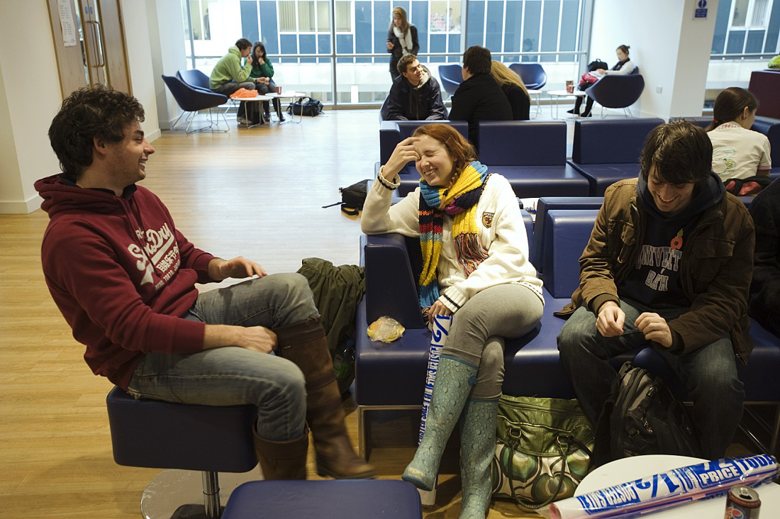 Students relax in the University of Baths social space, illuminated by ERCO LED lighting.