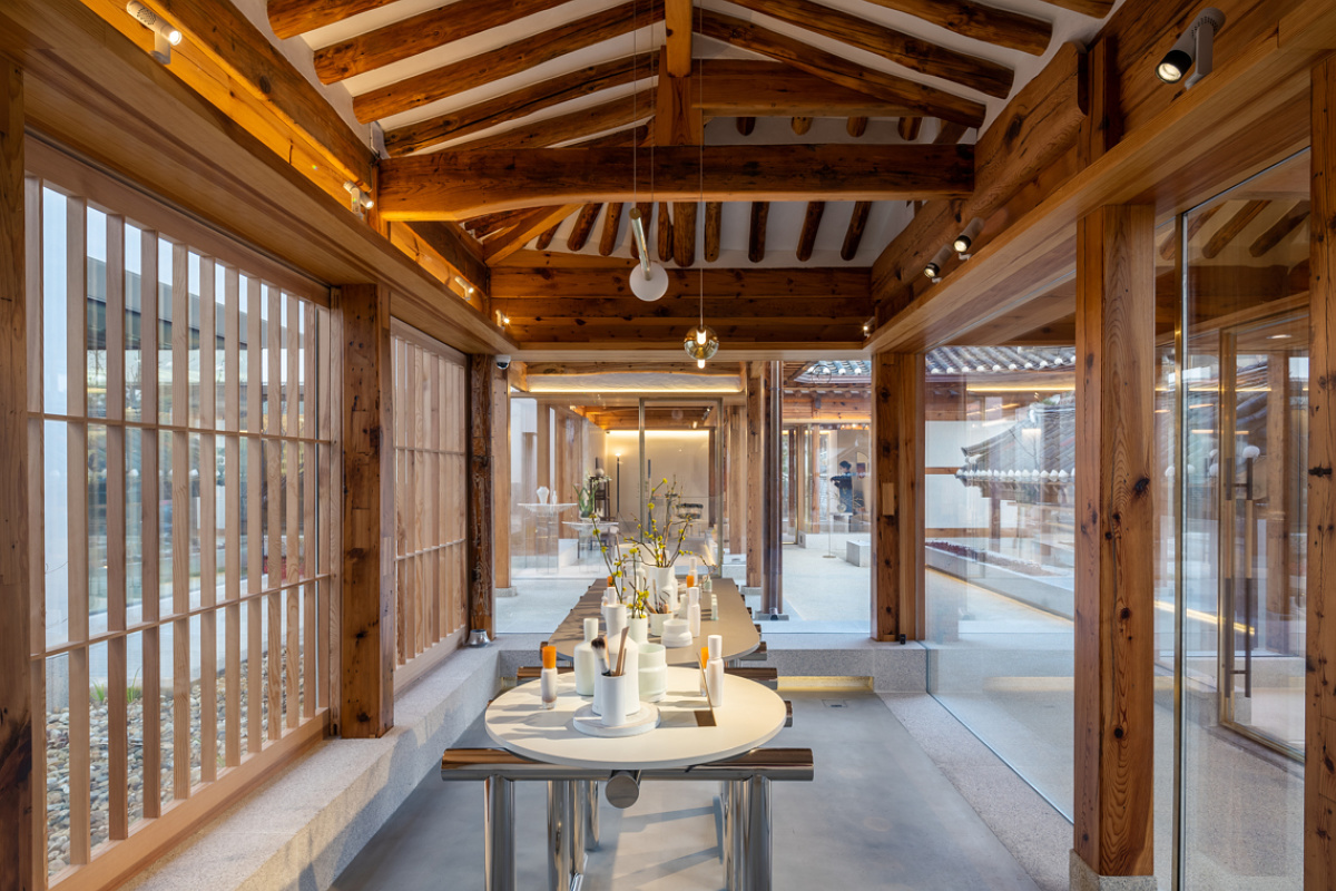 Sulwhasoo flagship store interior in Seoul, featuring ERCO Eclipse 48V spotlights highlighting products.