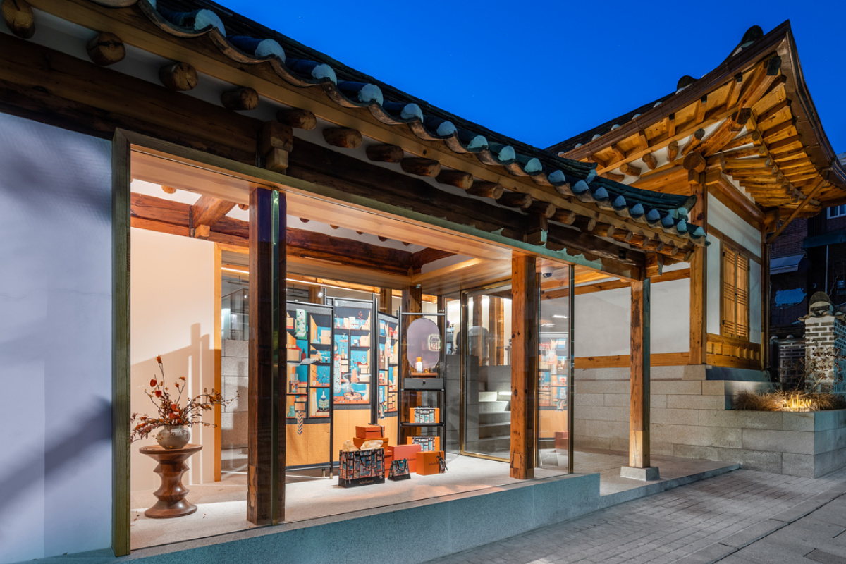 ERCO lighting illuminates the Sulwhasoo flagship store in Seoul.