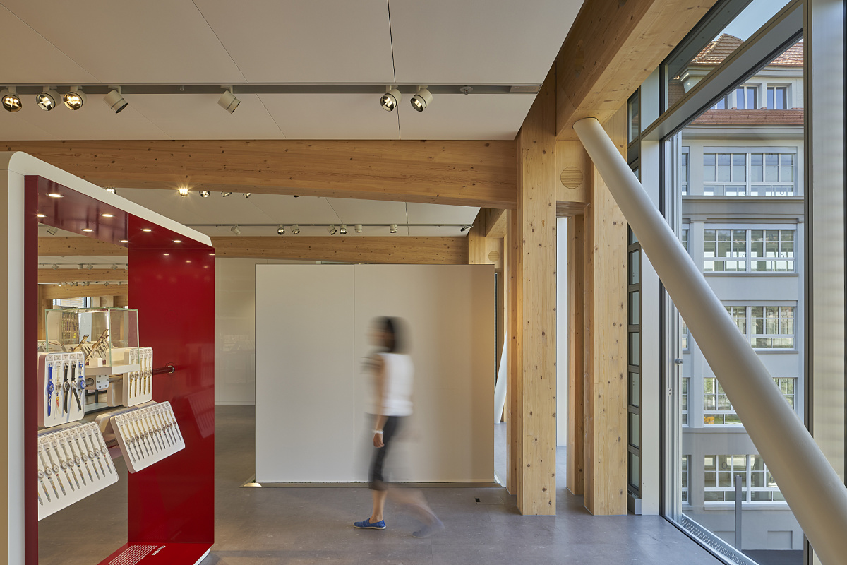 Swatch Museum interior featuring ERCO Parscan spotlights accentuating exhibits in the Cité du Temps.