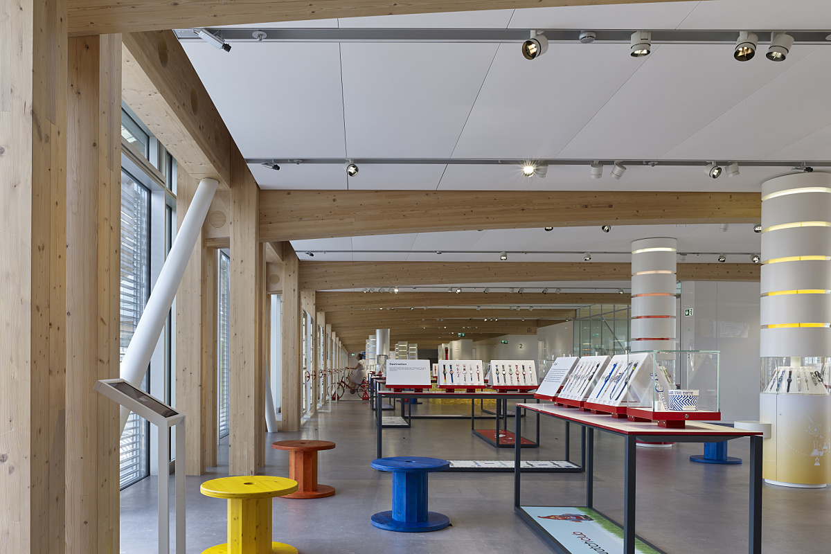 Swatch Museum interior featuring ERCO Parscan spotlights accentuating exhibits in the Cité du Temps.