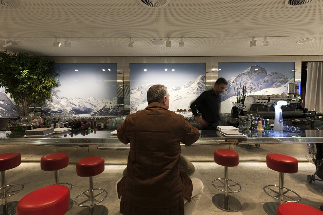 Interior of Swiss Corner Bar in Milan, featuring ERCO Light Board spotlights.