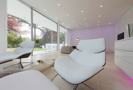Bright Villa Linari with ERCO lighting and white design chairs for a multi-sensory room experience.