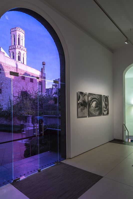 ERCO Lightscan projectors illuminate the facade of the Teatre-Museu Dalí in Figueres.
