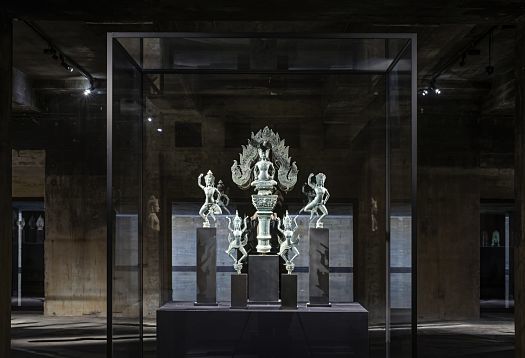 Khmer sculptures in the Feuerle Collection, illuminated by ERCO lighting tools in a Berlin bunker.