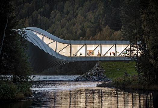 The Twist Museum, a twisted gallery building with ERCO lighting, bridging the Randselva river.