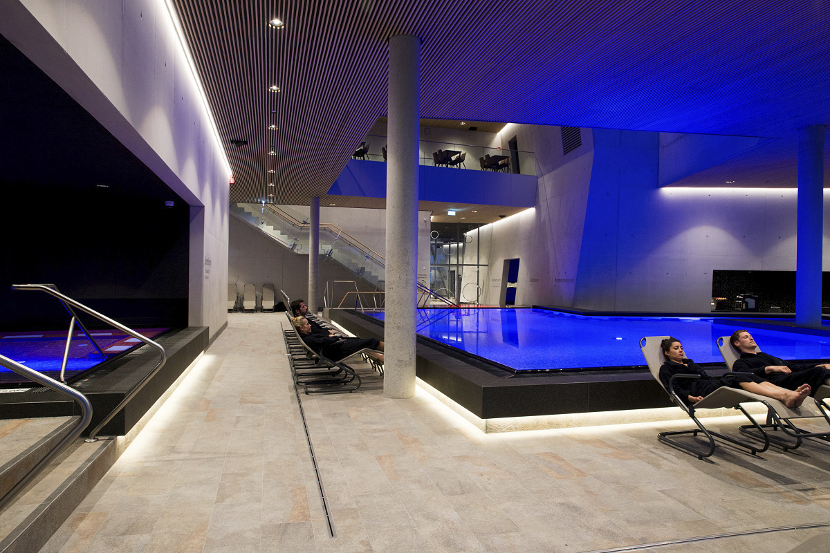 ERCO LED downlights and projectors at Therme Lindau, ensuring robustness and high visual comfort.
